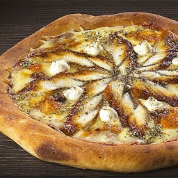 Пицца с копченым угрем