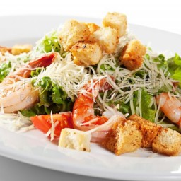 Салат "Цезарь с креветками"